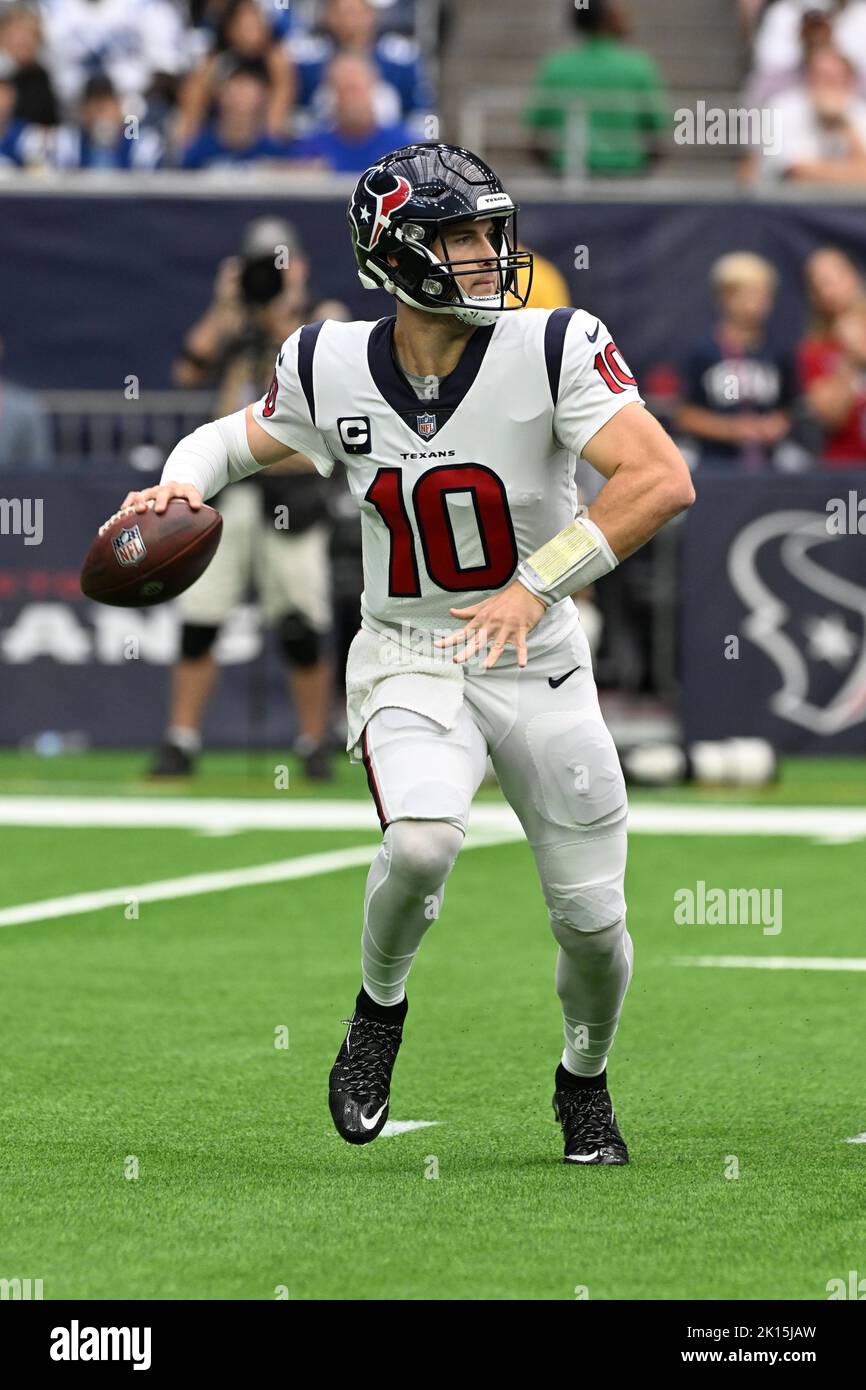 Houston Texans Quarterback Davis Mills (10) wirft einen Pass während des NFL-Fußballspiels zwischen den Indianapolis Colts und den Houston Texans auf Septem Stockfoto