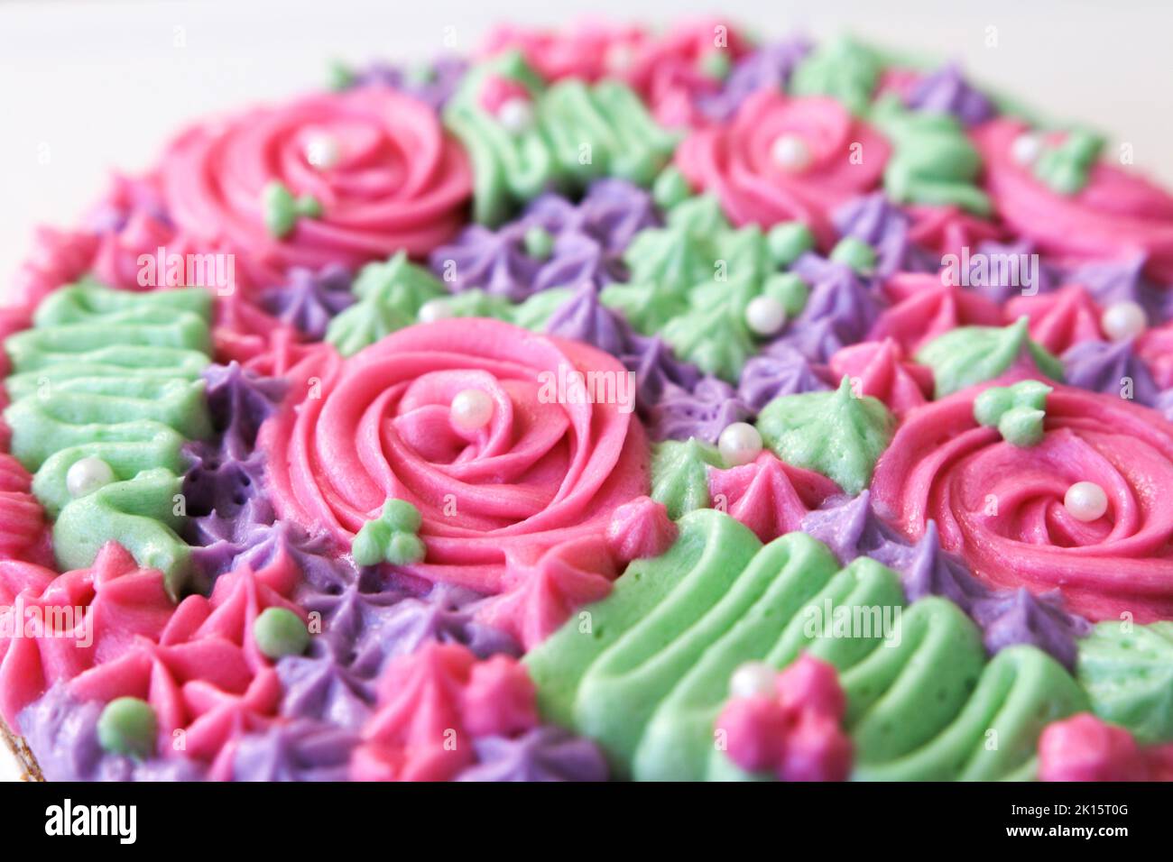 Lebendige, hausgemachte Torte mit Paspelierung Stockfoto