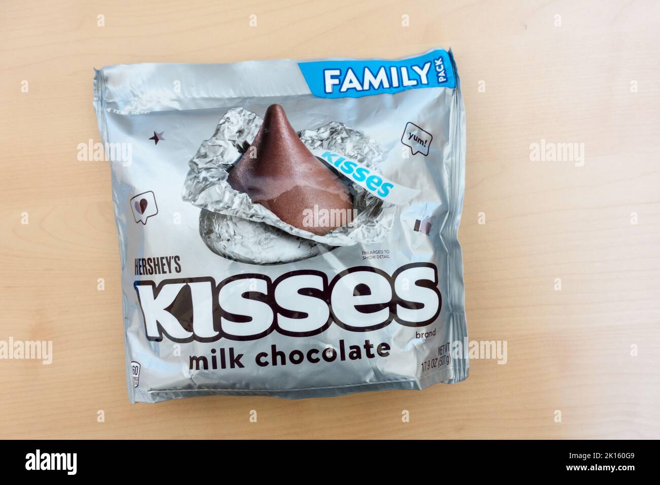 Küsse Schokolade Familienpackung isoliert Stockfoto