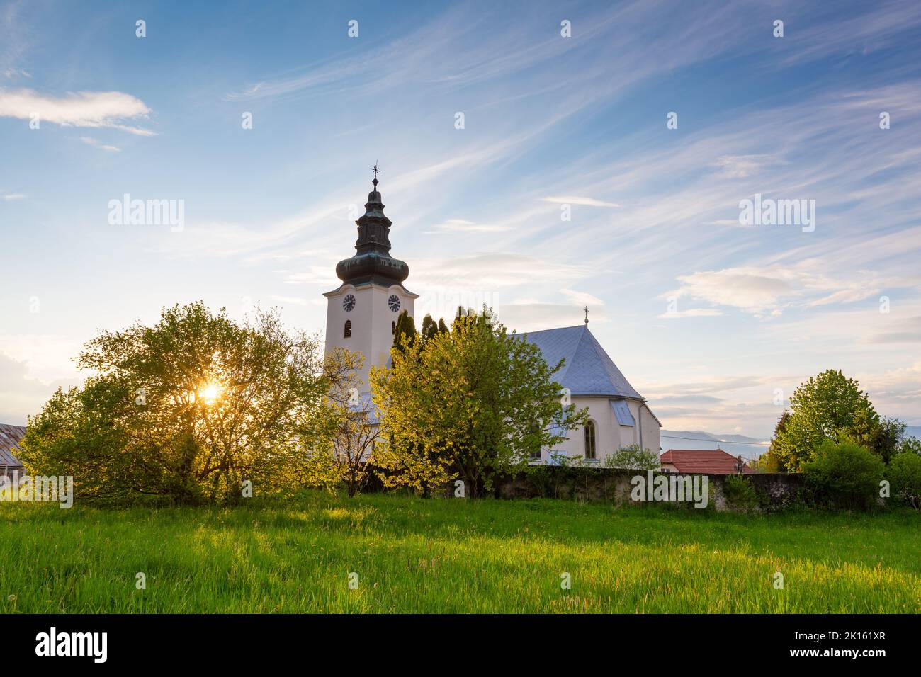 Kirche im Dorf Turciansky Michal in der Region Turiec, Slowakei. Stockfoto