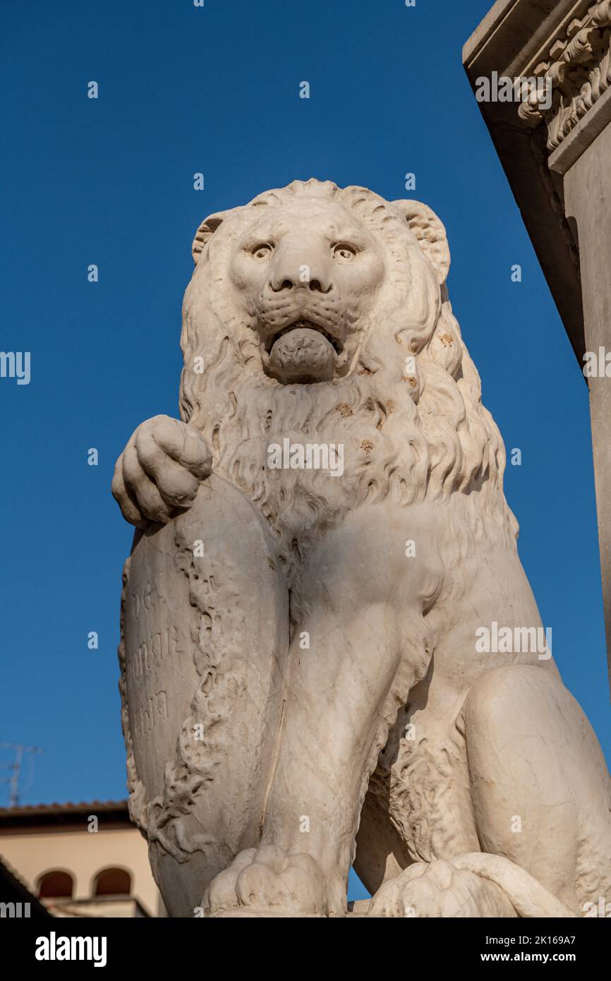 Basilika Santa Croce - Gotische Franziskanerkirche Marmorfassade - Piazza di Santa Croce - Florenz Italien Stockfoto