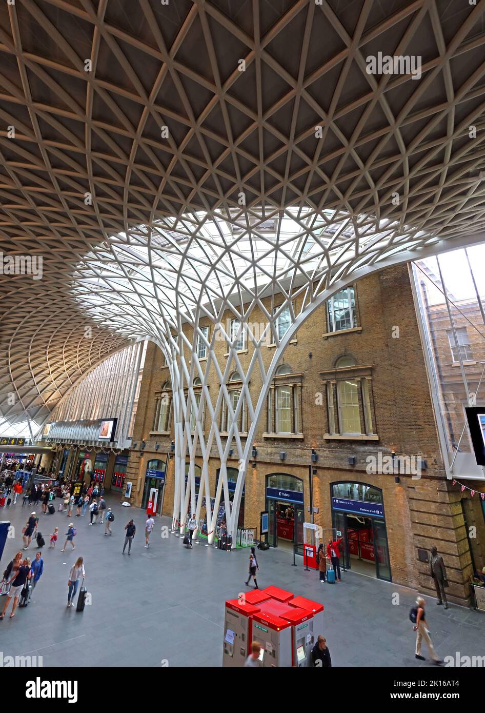 Kings Cross Bahnhof Interior, Endstation für East Coast Mainline LNER, Euston Rd, London, England, UK, N1 9AL Stockfoto