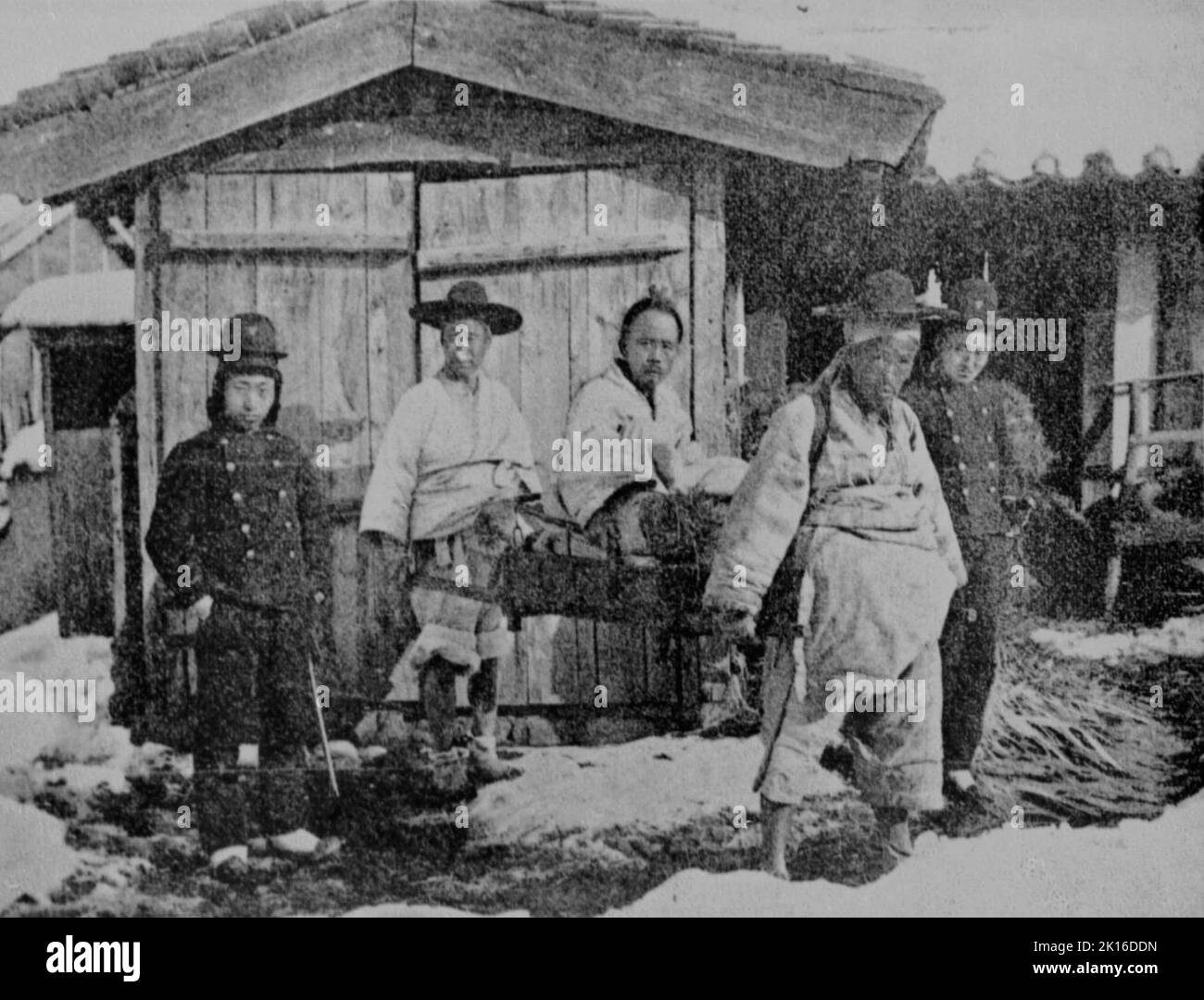 Jeon Bongjun (1855 – 1895), Anführer der Bauernrevolution von Donghak (sitzend auf einer Kutsche), nach seiner Gefangennahme in Ugeumchi im Jahr 1894. Stockfoto