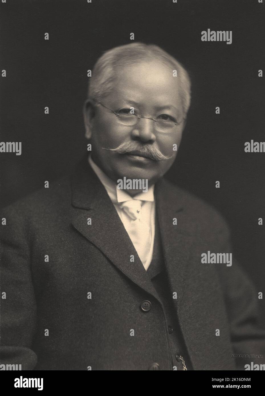 Porträt des japanischen Chemikers Takamine Jōkichi (1854-1922) c1910, der 1901 als erster Epinephrin isoliert hat. Stockfoto