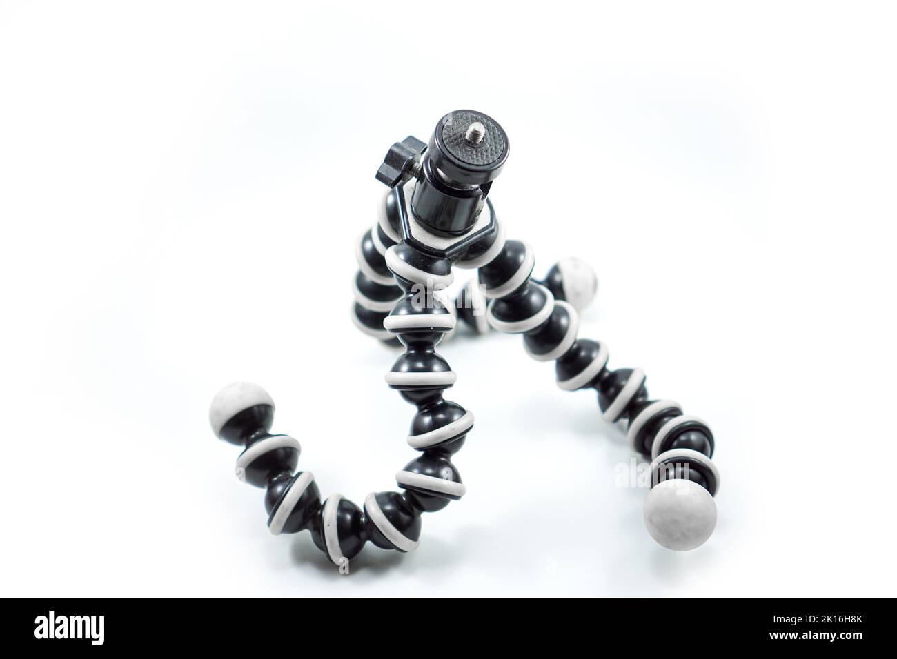 gorilla Pod isoliert auf weißem Hintergrund - Smartphone Stativ - Stativ flexibel - Stativ Oktopus Stockfoto