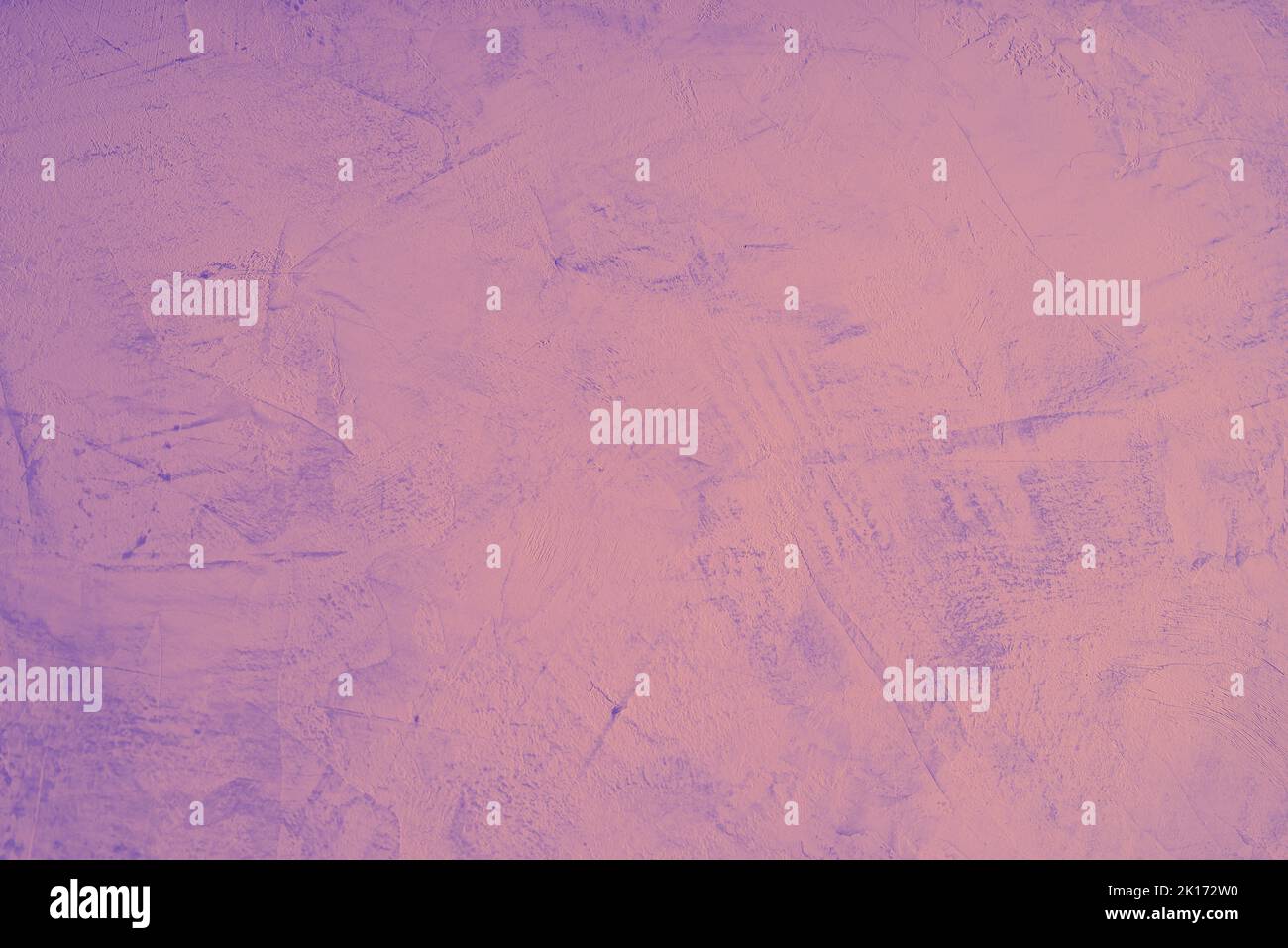 Venezianischer Stuck in violetter Farbe. Wandstruktur. Violetter venezianischer Putz, abstrakter moderner Hintergrund. Lila hochauflösende Textur für Design. Kopie sp Stockfoto