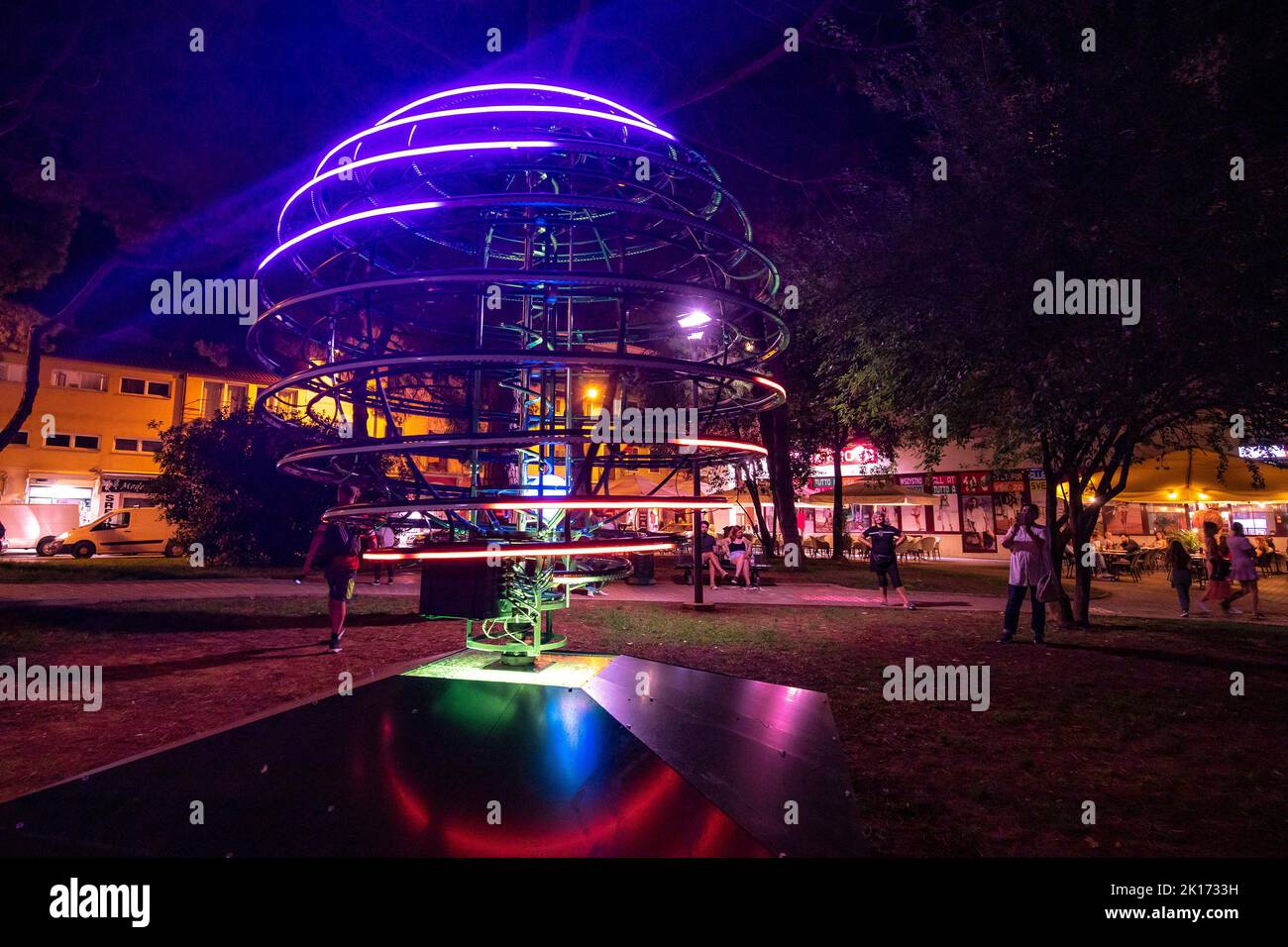 Eröffnung des Lichtfestivals „Visualia“ in Pula, Kroatien am 15. September 2022. Nach der Eröffnung führten riesige, leichte Babys Menschen vom Portarate-Platz durch das Forum und durch die Visualia-Punkte. Kredit: Pixsell Foto & Video Agentur/Alamy Live Nachrichten Stockfoto