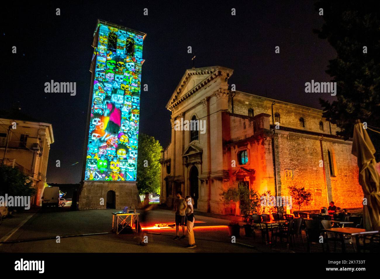 Eröffnung des Lichtfestivals „Visualia“ in Pula, Kroatien am 15. September 2022. Nach der Eröffnung führten riesige, leichte Babys Menschen vom Portarate-Platz durch das Forum und durch die Visualia-Punkte. Kredit: Pixsell Foto & Video Agentur/Alamy Live Nachrichten Stockfoto