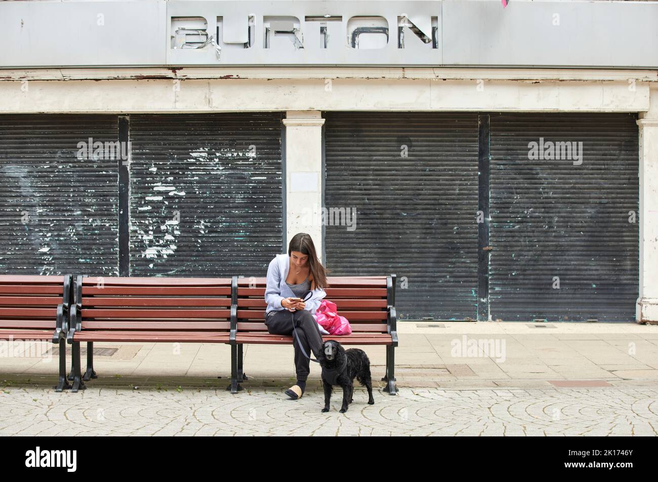 Leeres geschlossenes Geschäft von Burtons im Stadtzentrum von King Street South Shields Stockfoto