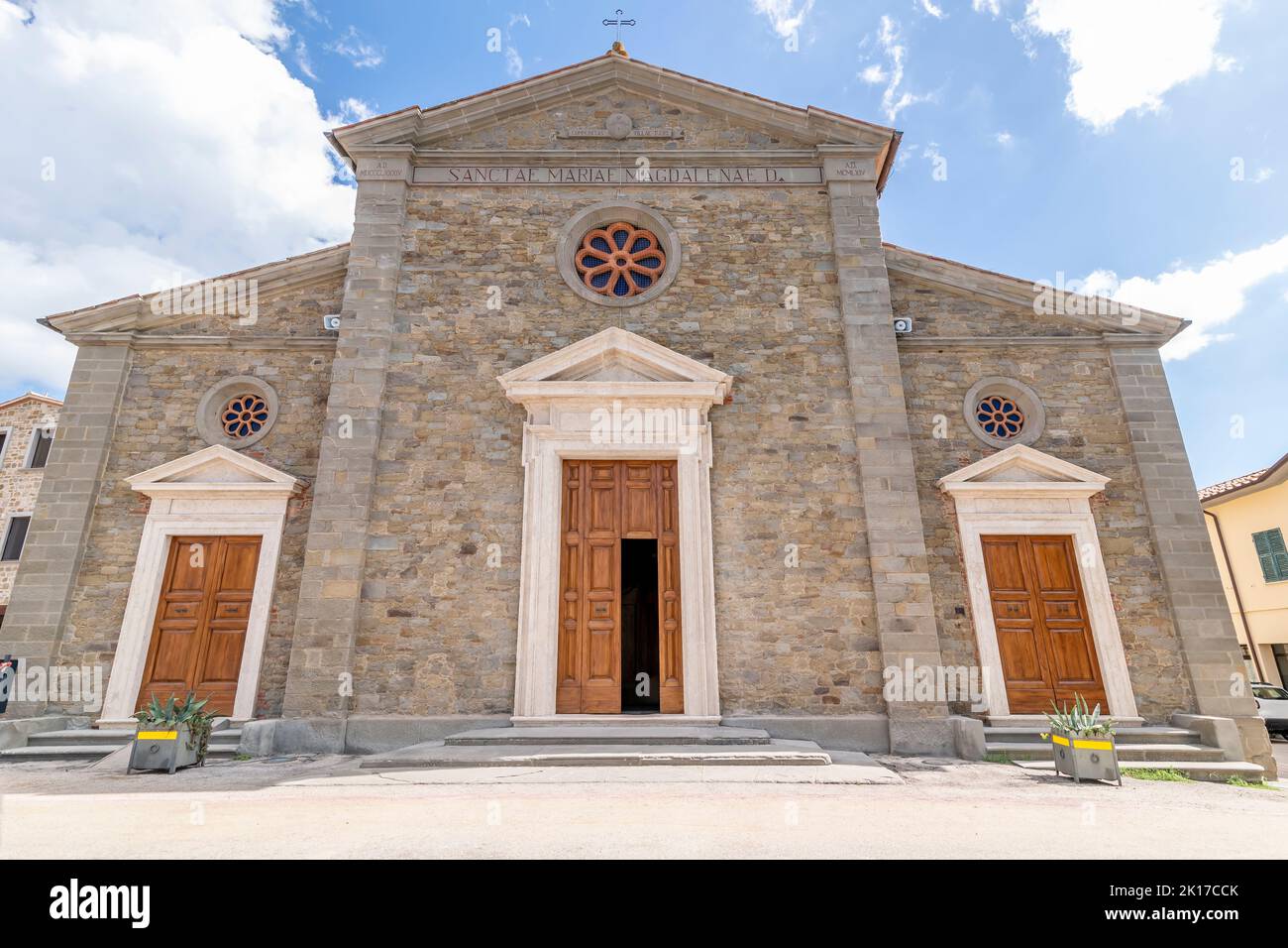 Die Fassade der Pfarrkirche Santa Maria Maddalena, Tuoro sul Trasimeno, Perugia, Italien Stockfoto