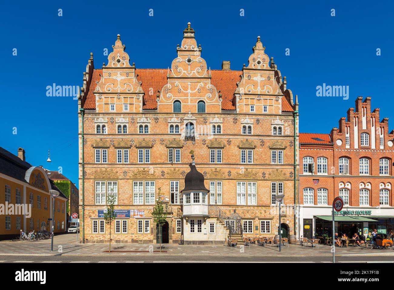 Jens Bang's House ist ein Wahrzeichen in Aalborg, Dänemark. Es wurde 1624 von Jens Bang im holländischen Renaissance-Stil erbaut. Stockfoto