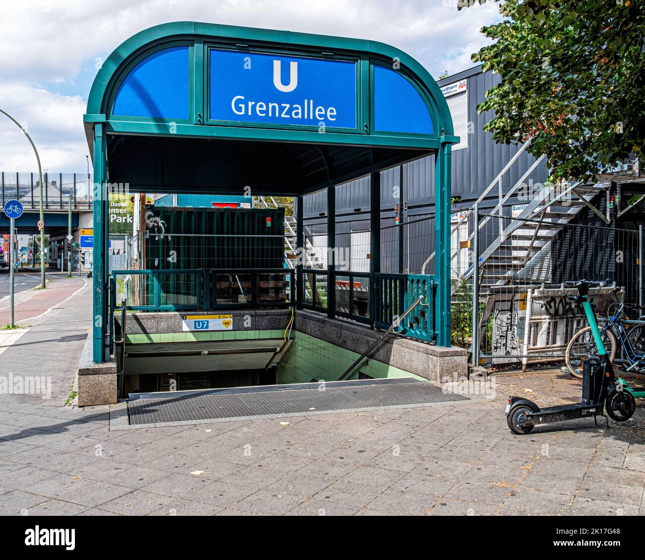 U-Bahn-Station Grenzallee an der Linie U7, Britz, Neukölln, Berlin dieser Bahnhof wurde 1930 eröffnet Stockfoto