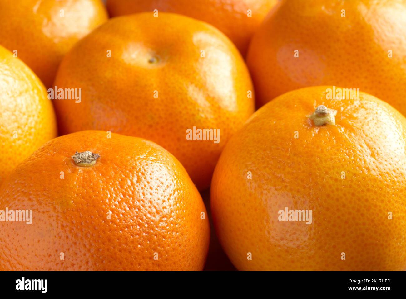 Nahaufnahme einer Gruppe von Mandarinen, enge Schärfentiefe Stockfoto