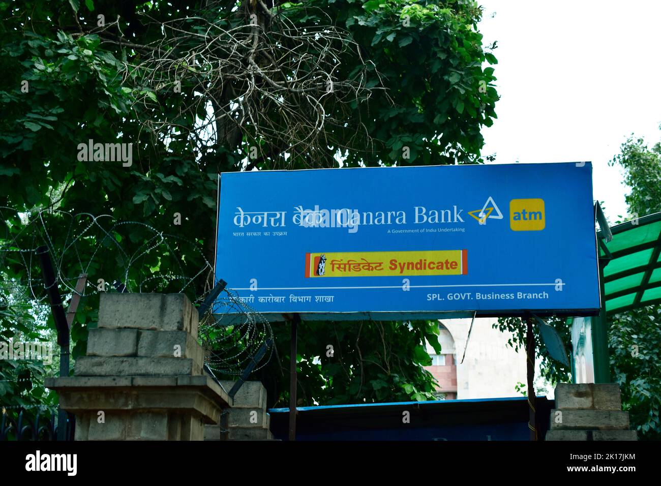 New Delhi, Indien - 14. September 2022 :Canara Bank Schild. Die Canara Bank ist eine indische Privatbank Stockfoto