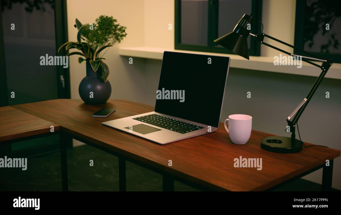Mitte des Schreibtisches mit Laptop und Handy Stockfoto