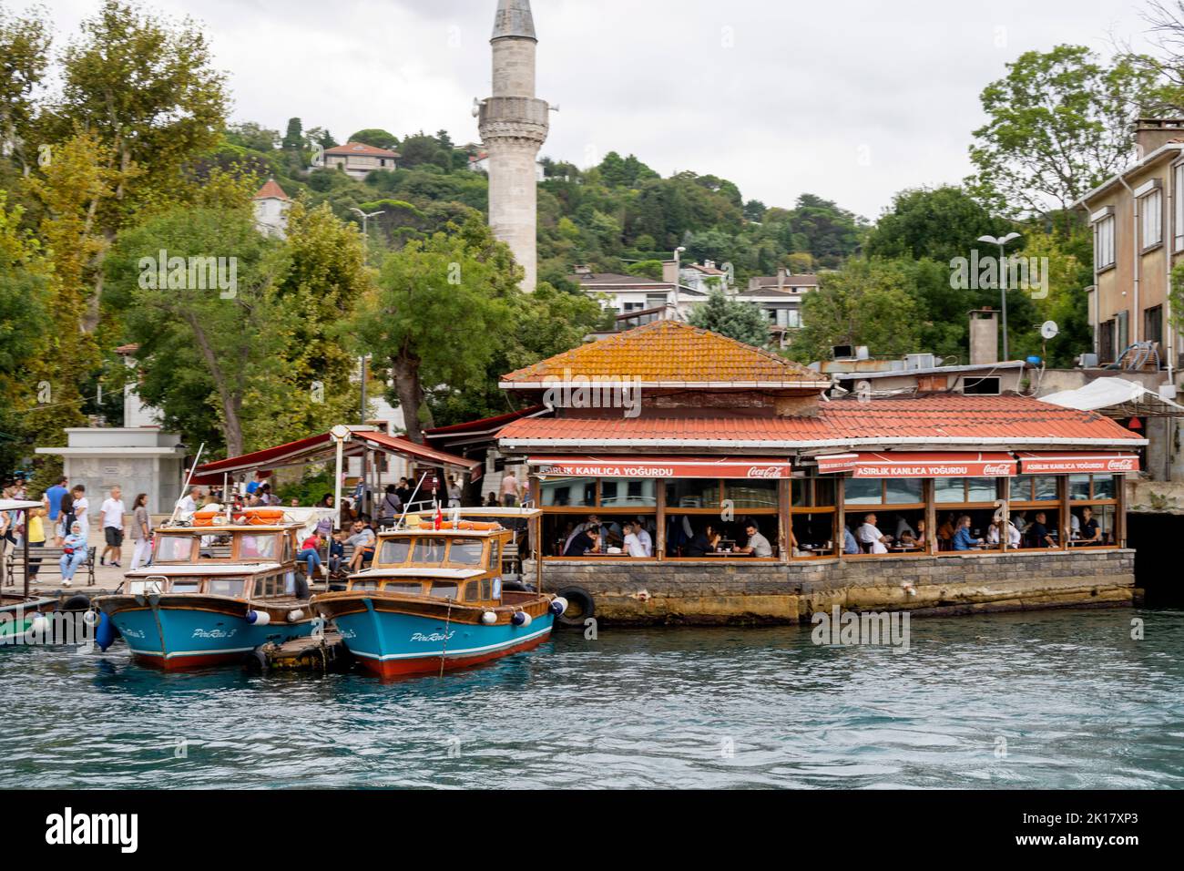 Türkei, Istanbul, Kanlica, Restaurant am Fähranleger Stockfoto