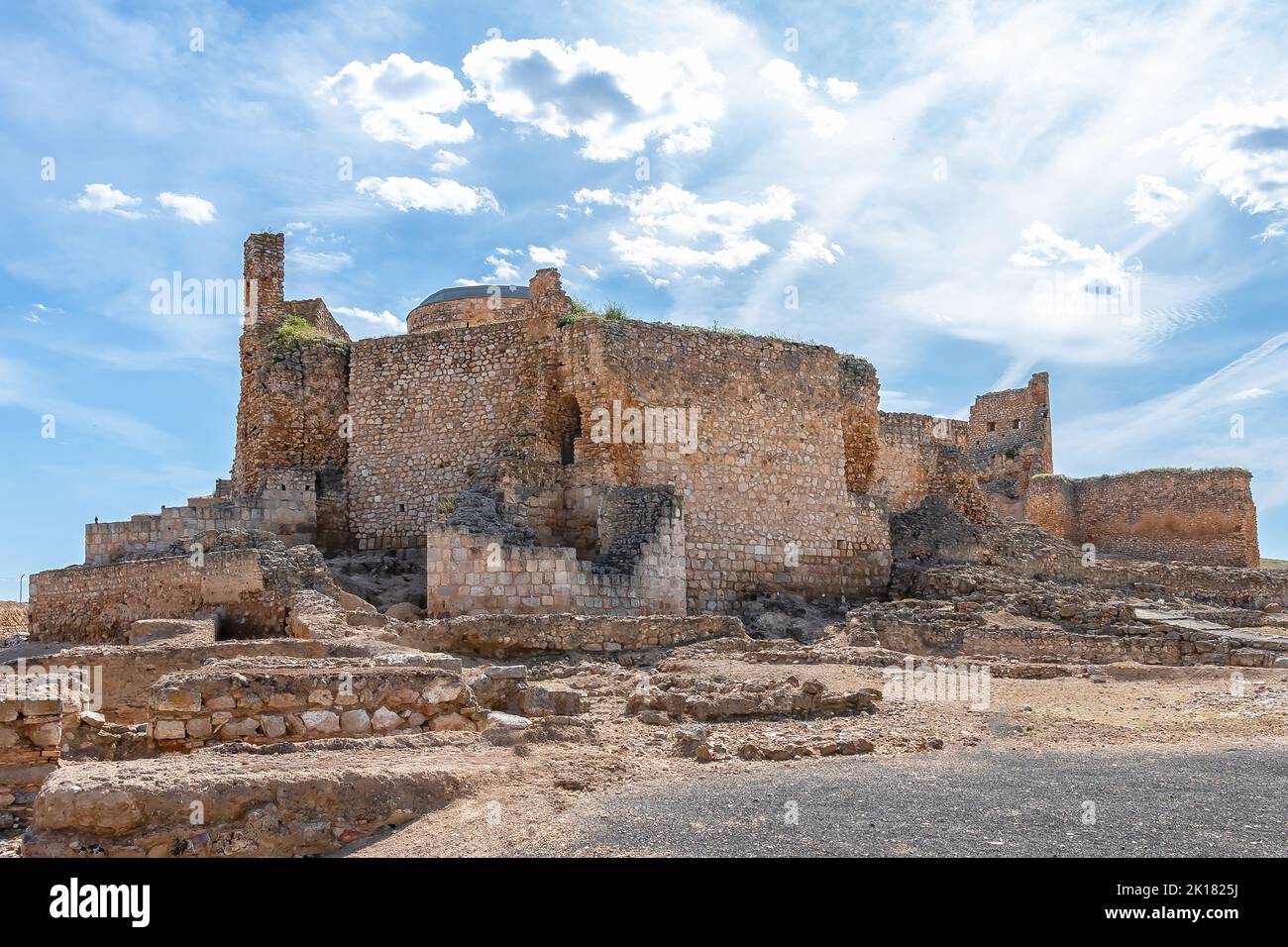 Archäologischer Park von Calatrava la Vieja, es ist arabischer Herkunft.das Gebäude enthält ein großes Wasserschutzsystem, in Kombination mit verschiedenen wa Stockfoto