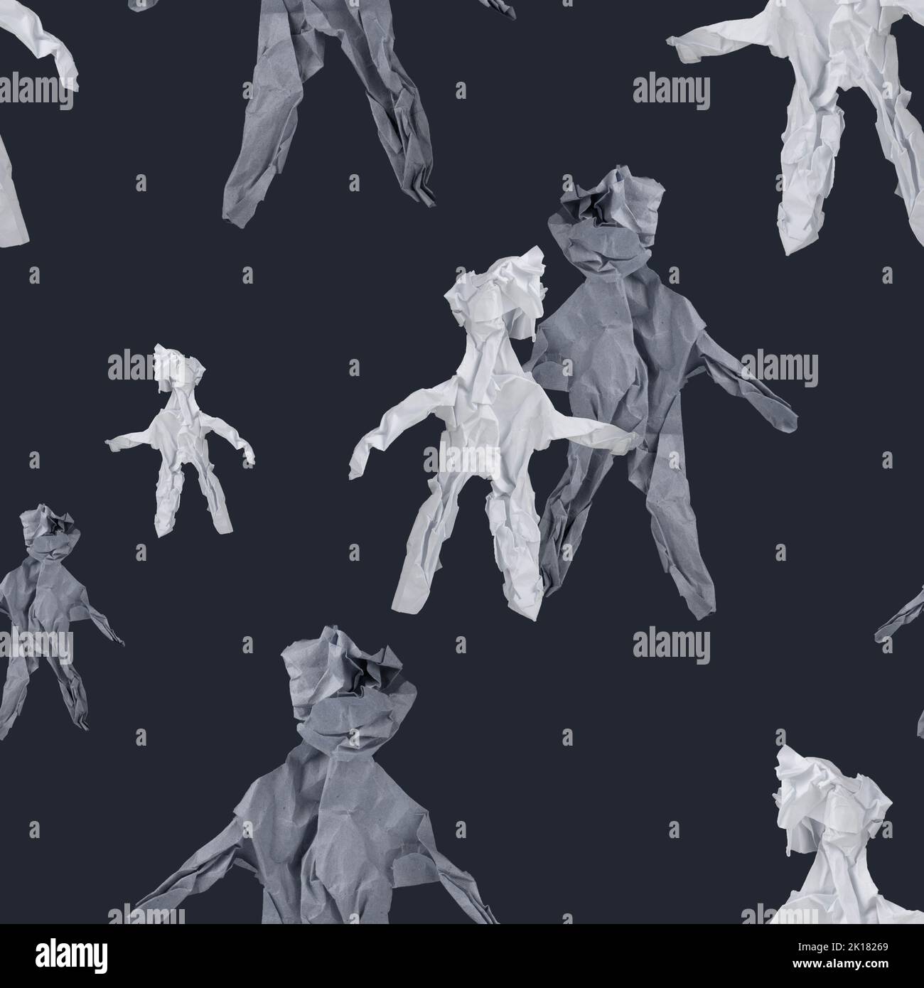 Papier Menschen nahtlose Muster. Menschliche Figuren aus zerknittertem Papier. Stockfoto