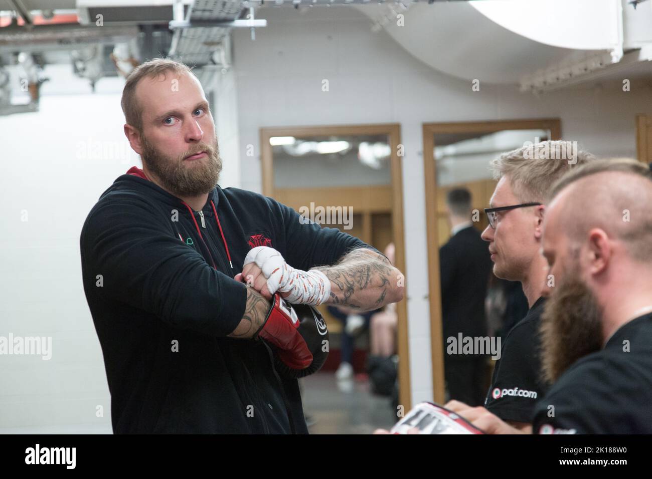 Robert Helenius vor seinem schweren Kampf auf dem Joshua-gegen-Takam-Gesetzentwurf im Fürstentum Stadium in Cardiff, 28. Oktober 2017. Foto: Rob Watkins Stockfoto