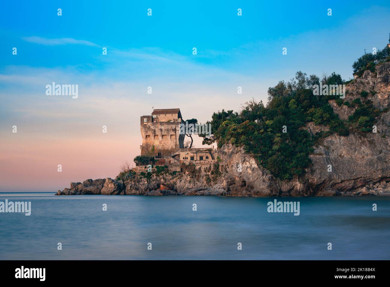 Turm genannt Crestarella, typisch für die Amalfi-Küste, vietri sul Mare, es Stockfoto