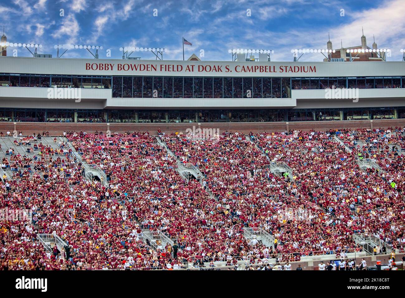 Tallahassee, Florida - 23. November 2013: Fans der Florida State University treffen sich zu einem FSU Seminole Fußballspiel im Doak Campbell Stadium. Stockfoto