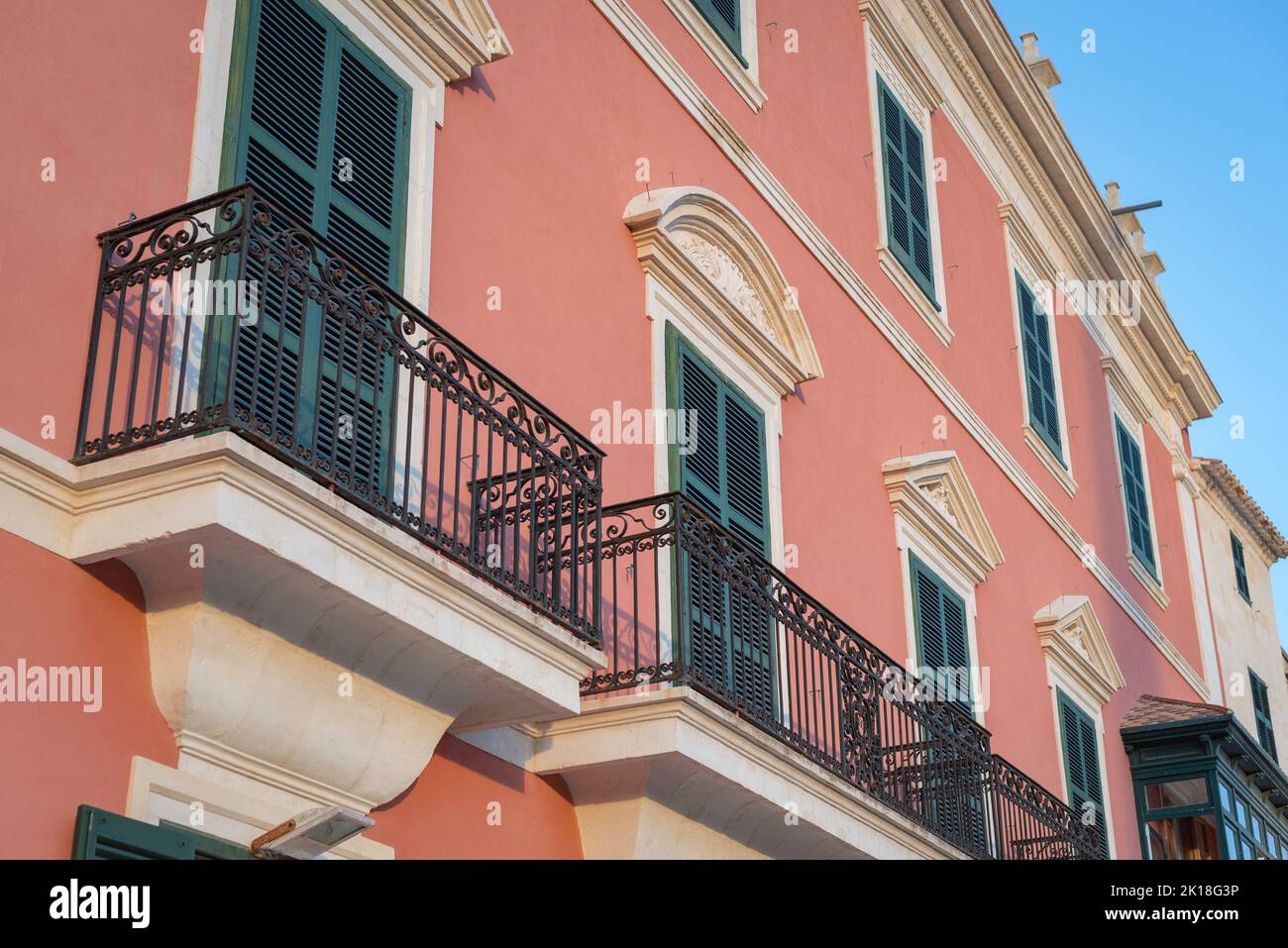 Menorquinische Architektur auf der wunderschönen spanischen Insel. Stockfoto