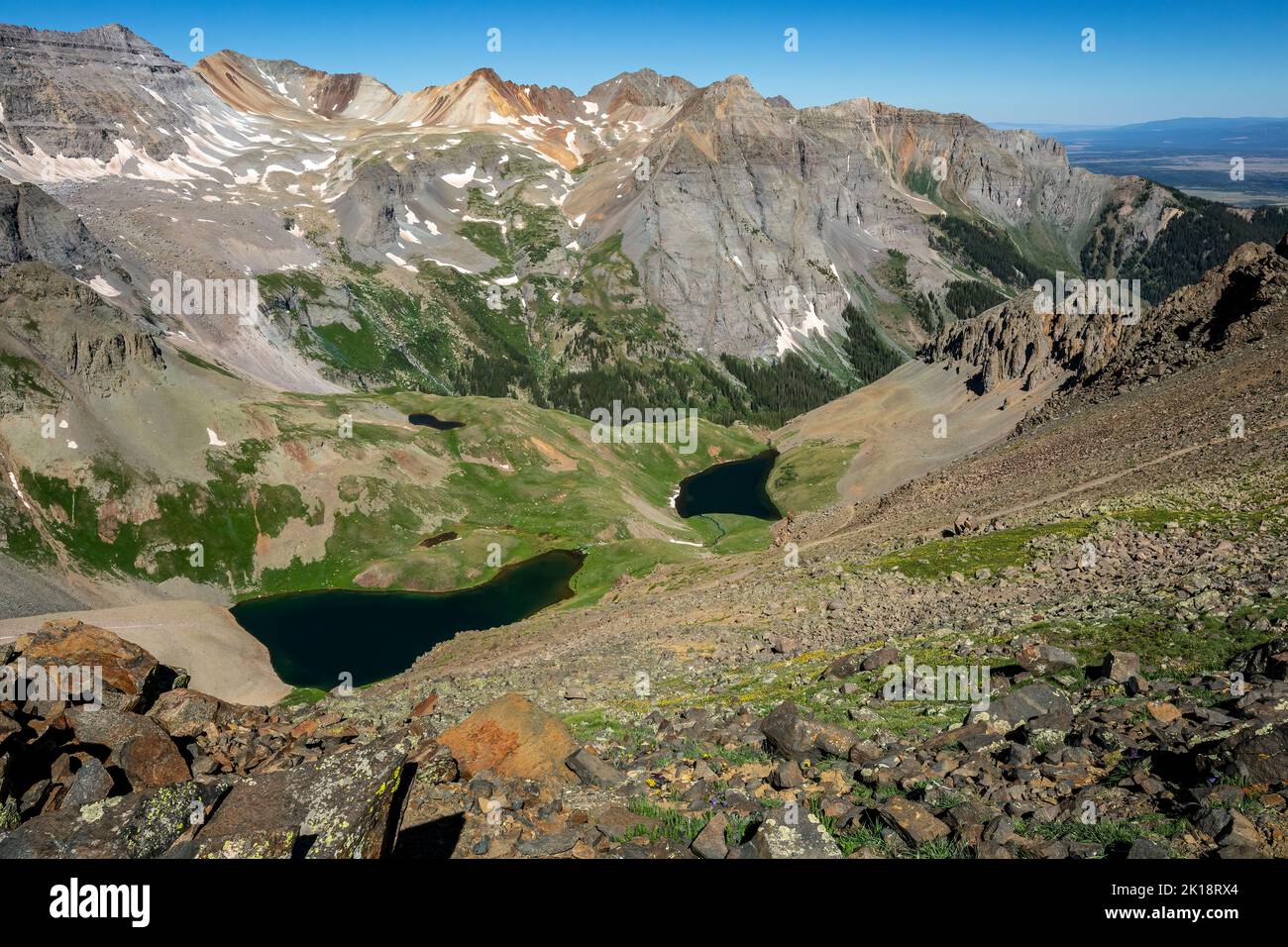 Blick auf die Blue Lakes und die Berge vom Blue Lakes Pass in der Nähe von Ouray, Colorado, USA Stockfoto