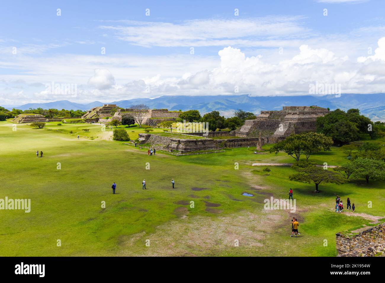 Gesamtansicht der berühmten archäologischen Stätte von Monte Alban neben Oaxaca de Juarez, Mexiko Stockfoto