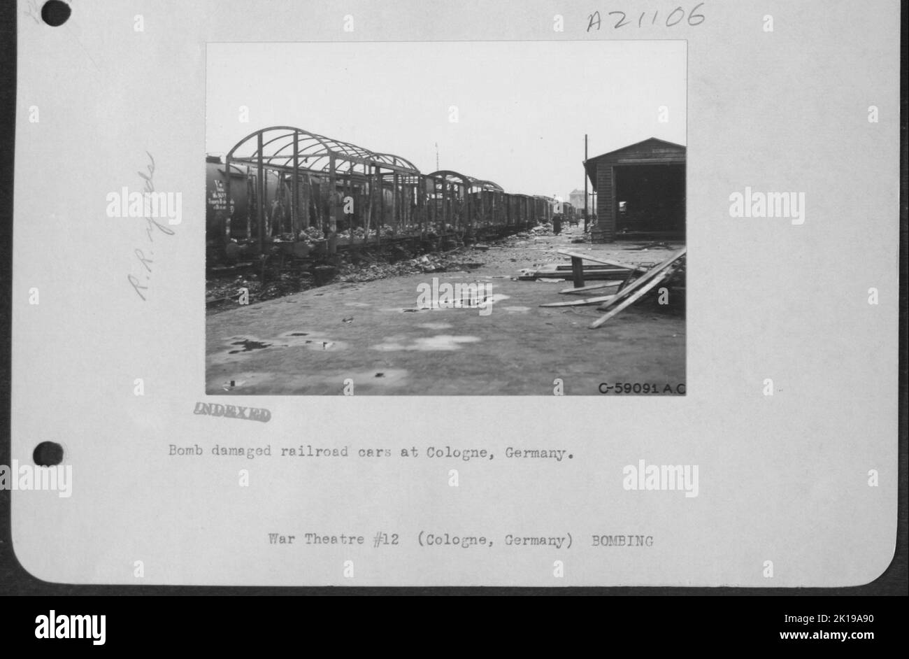 Bombe Beschädigte Eisenbahnwagen In Köln, Deutschland. Stockfoto