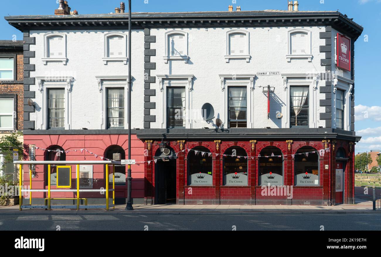 The Crown Pub, Conway Street, Birkenhead, The Wirral, Klasse 2 gelistet. Dieses Bild wurde im September 2022 aufgenommen. Stockfoto