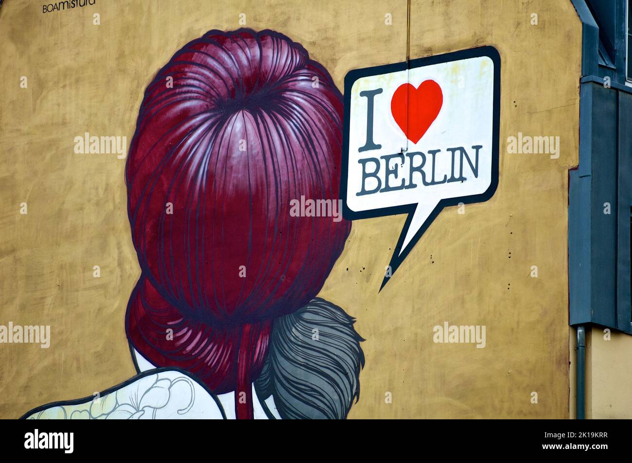 Berlins Mural Wonderland: Die pulsierende Street Art und kulturelle Bedeutung der Berliner Stadt erkunden Stockfoto