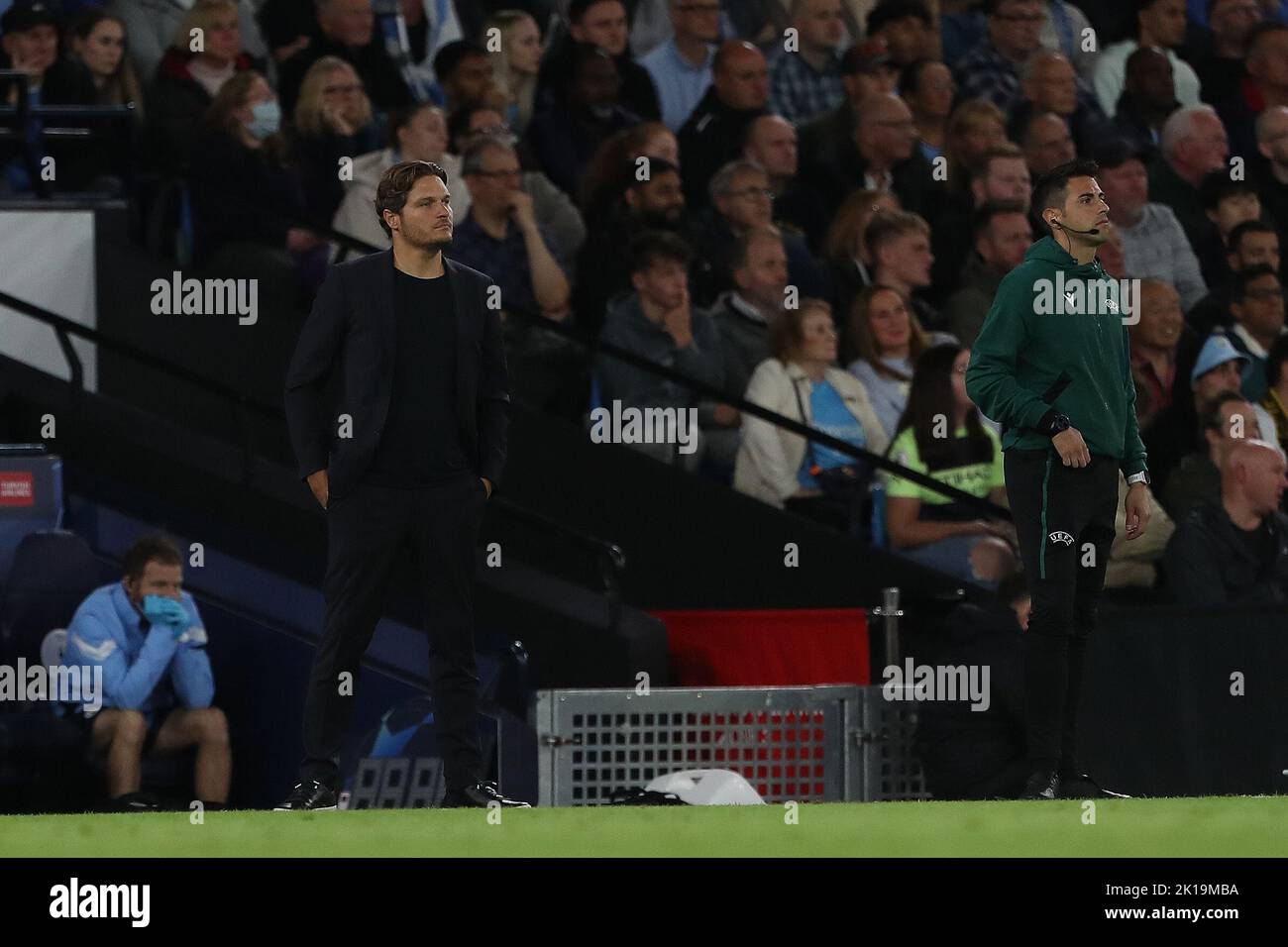 Borussia Dortmunds Manager Edin Terzic beim UEFA Champions League Group G-Spiel zwischen Manchester City und Borussia Dortmund am Mittwoch, 14.. September 2022, im Etihad Stadium in Manchester. (Kredit: Mark Fletcher | MI News) Kredit: MI Nachrichten & Sport /Alamy Live News Stockfoto