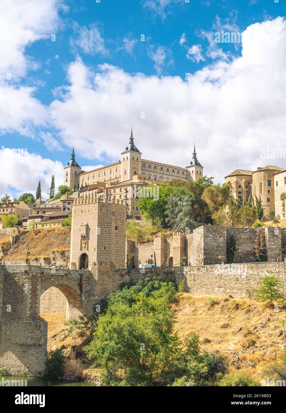 Blick auf Toledo, Spanien, UNESCO-Weltkulturerbe. Die Altstadt am Horizont. Stockfoto