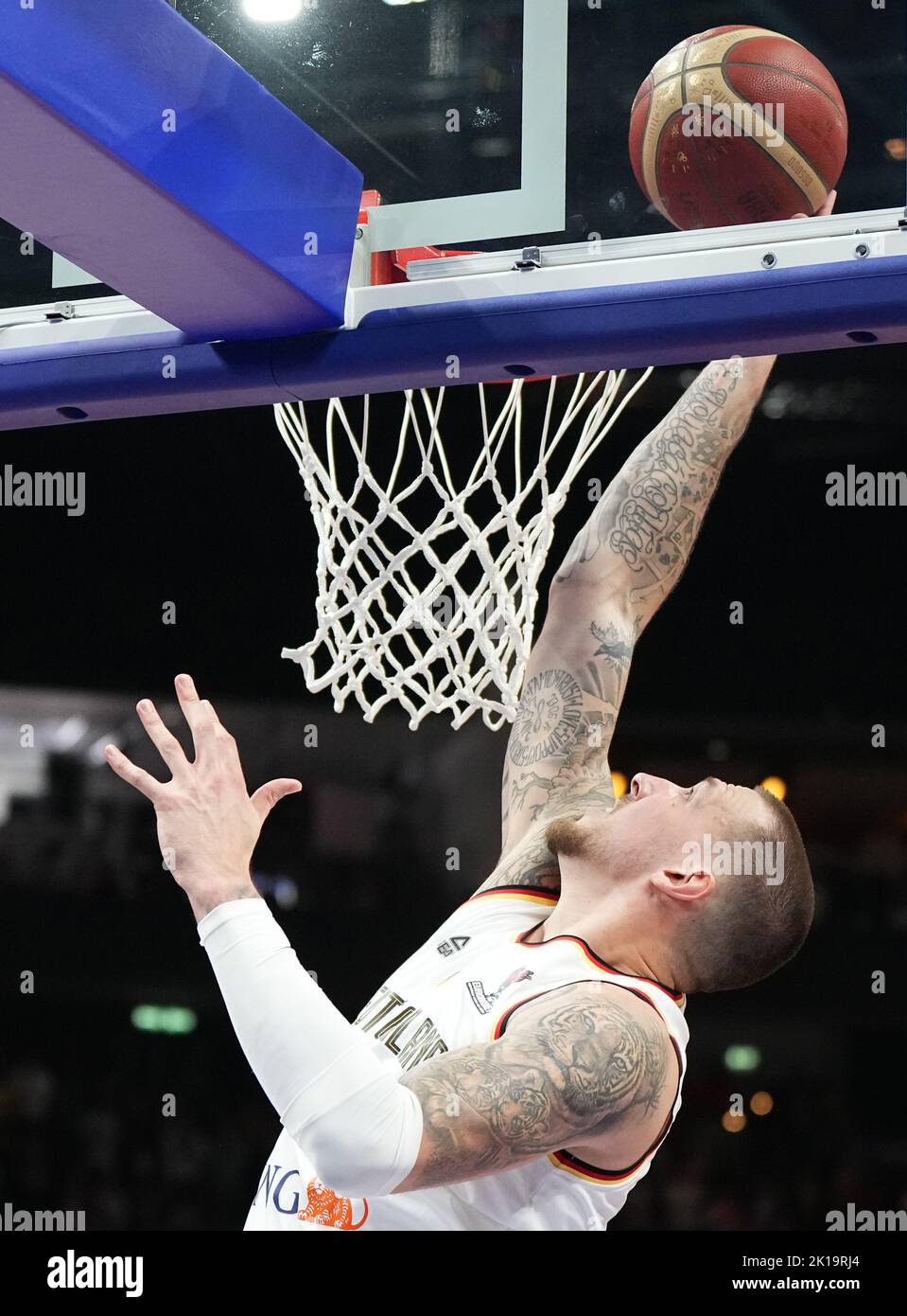 Berlin, Deutschland. 16. September 2022. Basketball: Europameisterschaft, Deutschland - Spanien, K.O.-Runde, Halbfinale, Mercedes-Benz Arena, Daniel Theis (Deutschland) schießt einen Korb. Quelle: Soeren Stache/dpa/Alamy Live News Stockfoto