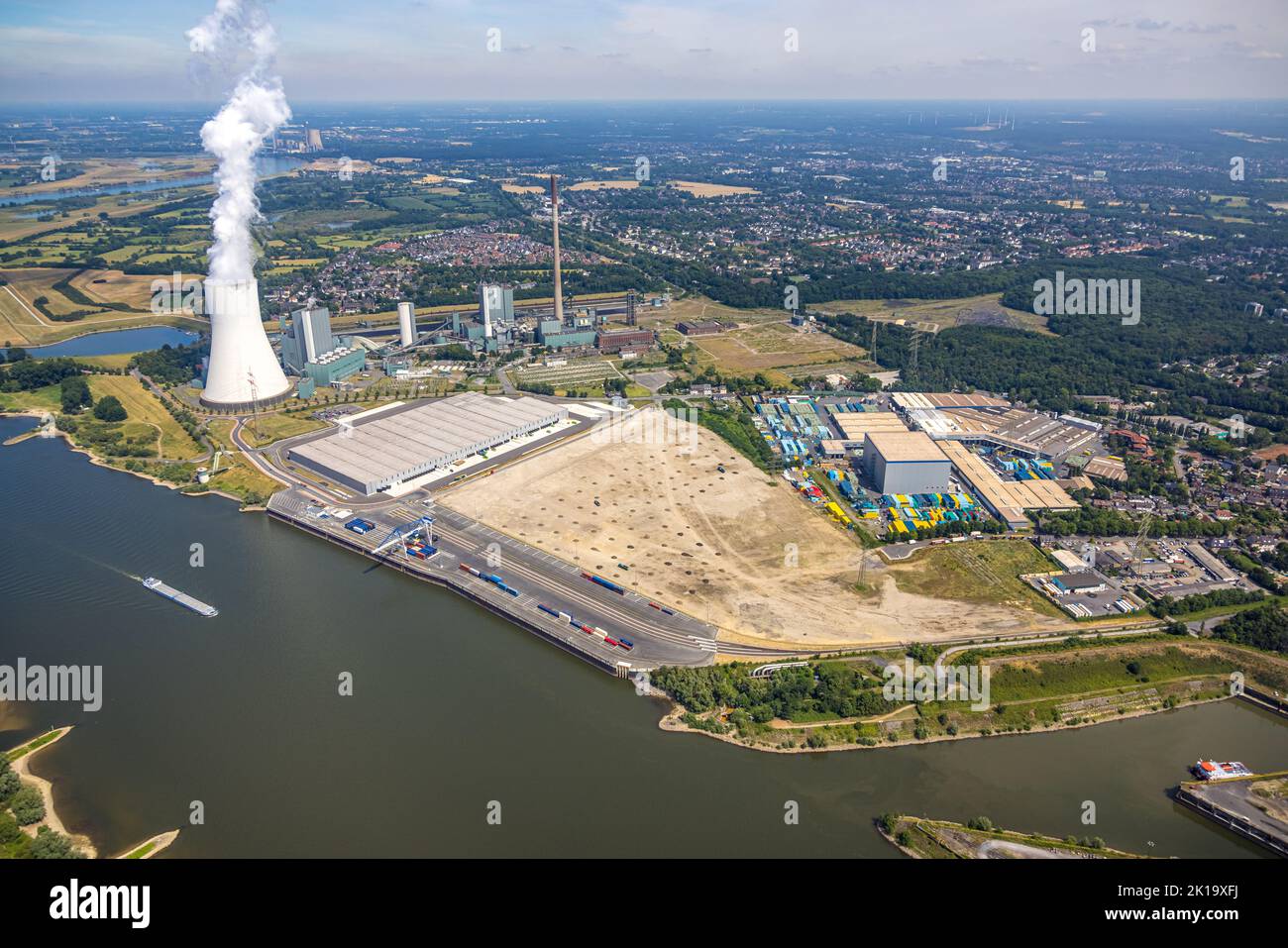 Luftaufnahme, dampfendes STEAG-Kraftwerk Walsum und Logport VI, Baustelle mit Neubau-Logistikunternehmen DSV Halle, Alt-Walsum, Duisburg, Stockfoto