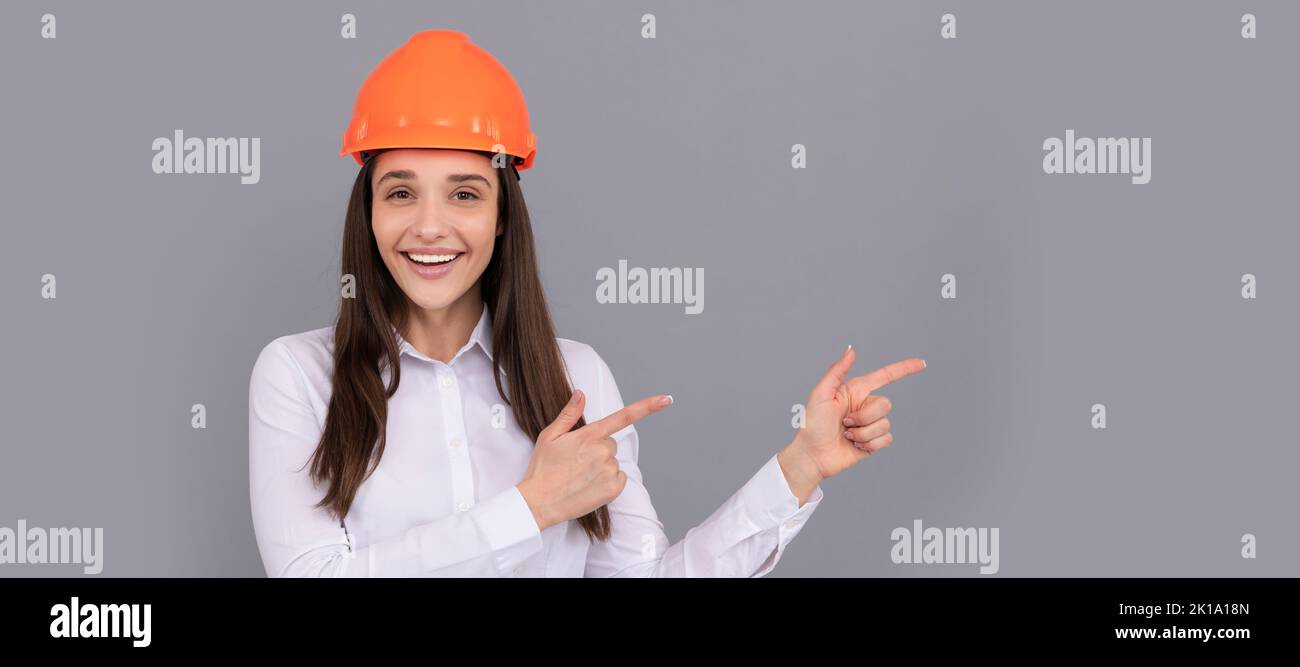 Bauarbeiterin. Geschäftsfrau in Baumeister Hardhat. Chefarchitekt Ingenieur. Frau isoliert Gesicht Porträt, Banner mit Mock-up-Kopie Platz. Stockfoto