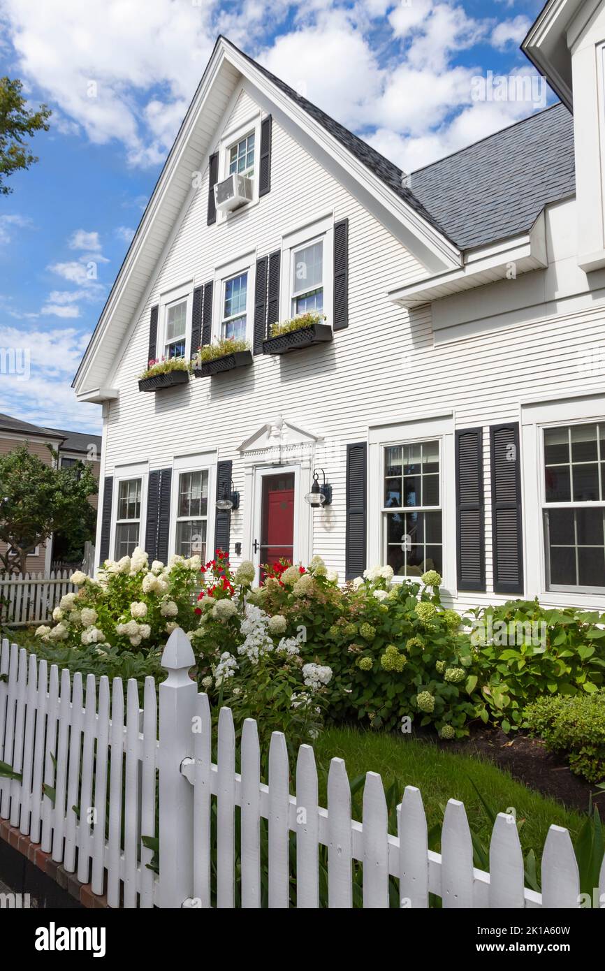 Haus mit Peaked/Gable Roof in Provincetown, Cape Cod, Massachusetts, USA. Stockfoto