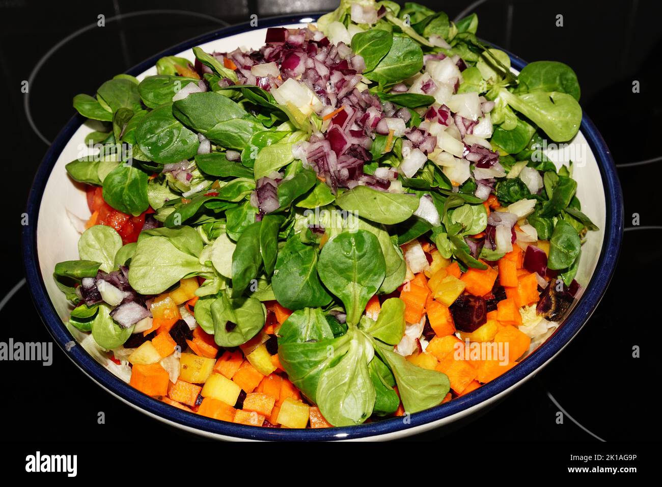 bunter Salat - lecker Stockfoto