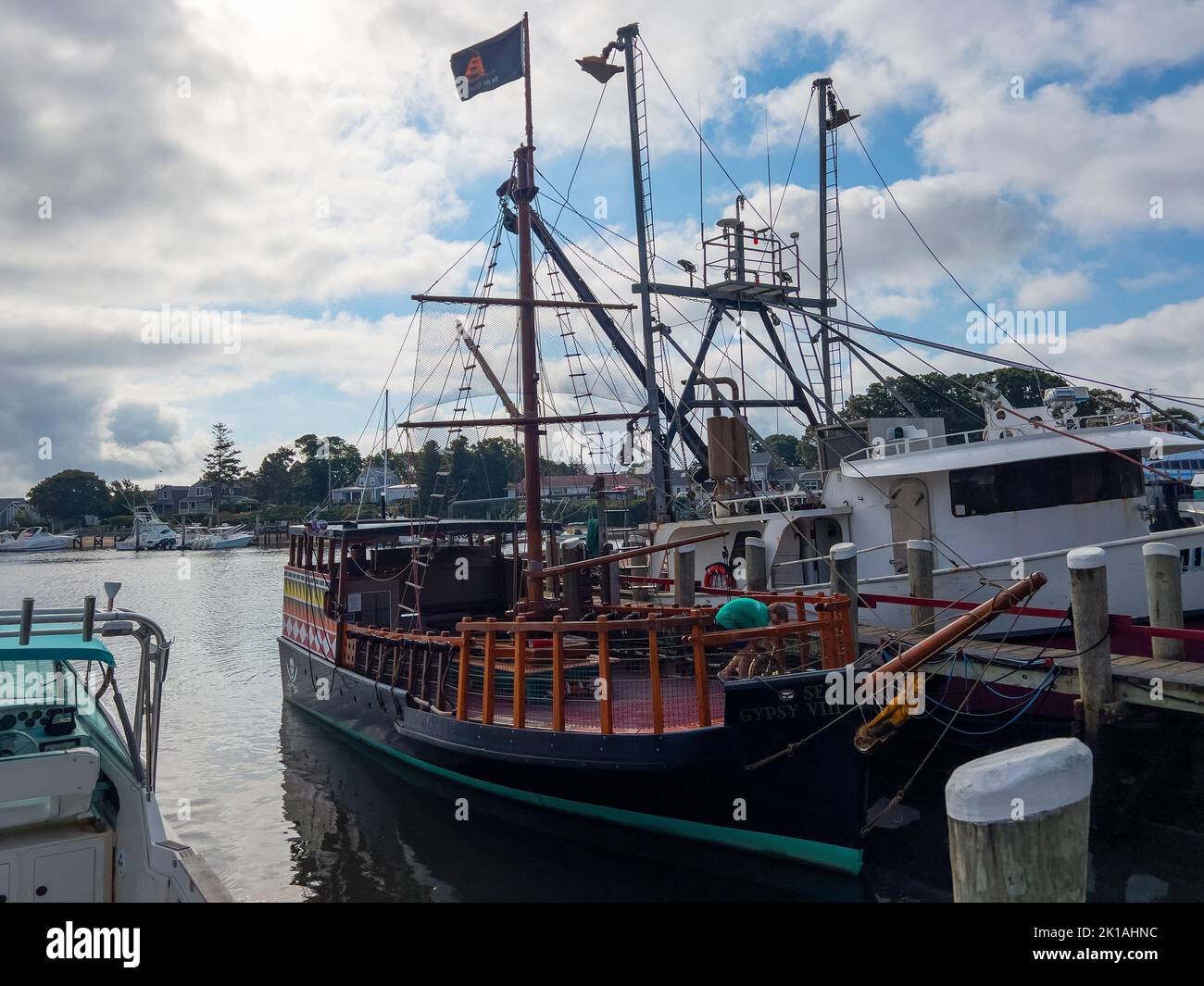 Das Piratenschiff Sea Gipsy VIII dockte am Hyannis Port in der Stadt Barnstable, Cape Cod, Massachusetts, USA an. Stockfoto