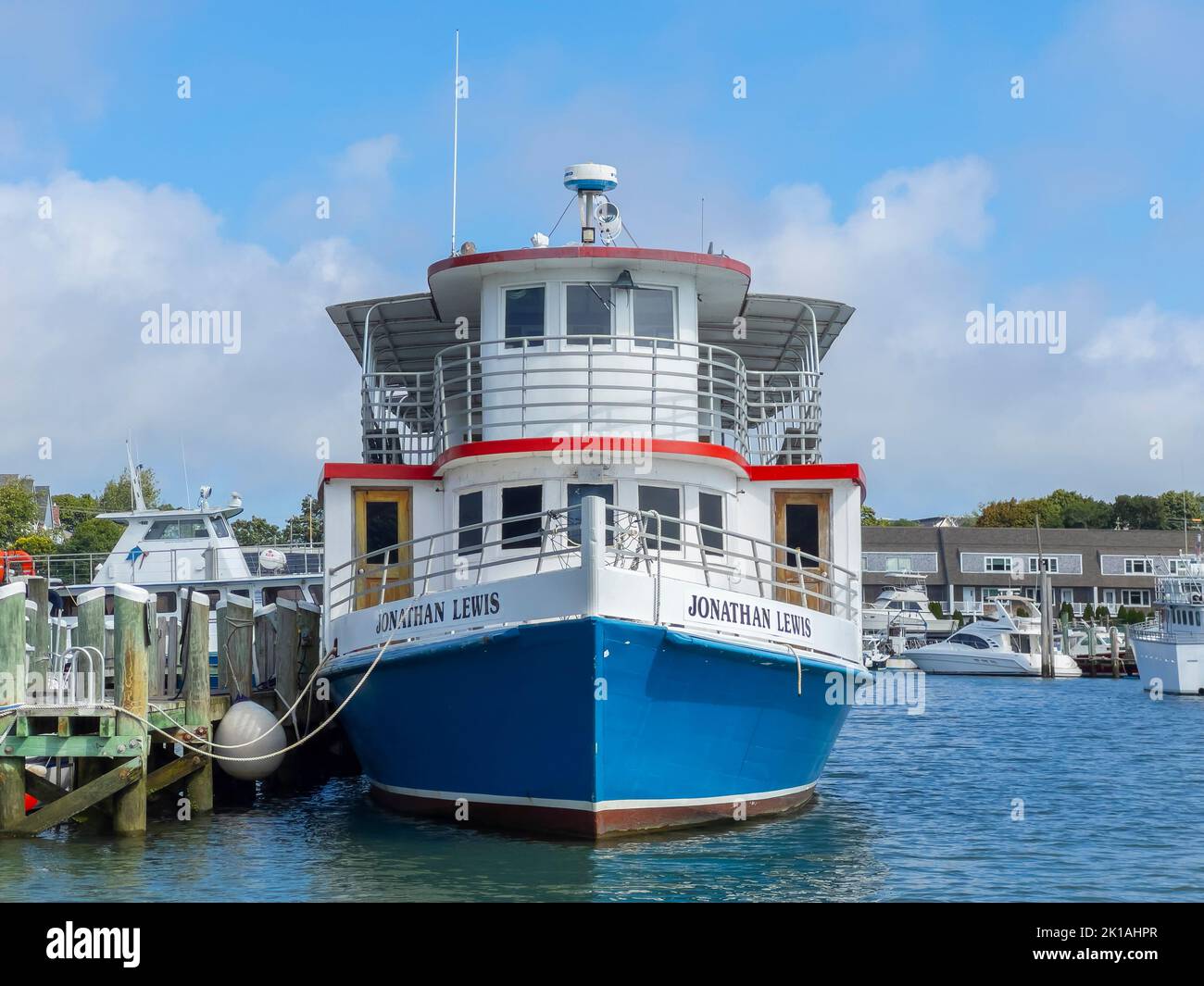 Das Schiff Jonathan Lewis von HY Line Cruises dockte im Hyannis Port in der Stadt Barnstable, Cape Cod, Massachusetts, USA, an. Stockfoto