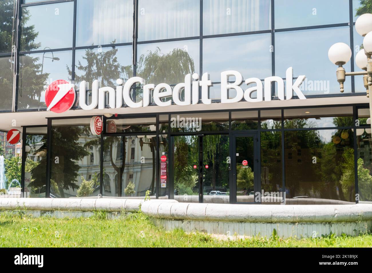 Sarajevo, Bosnien und Herzegowina - 3. Juni 2022: UniCredit Bank Office. Stockfoto