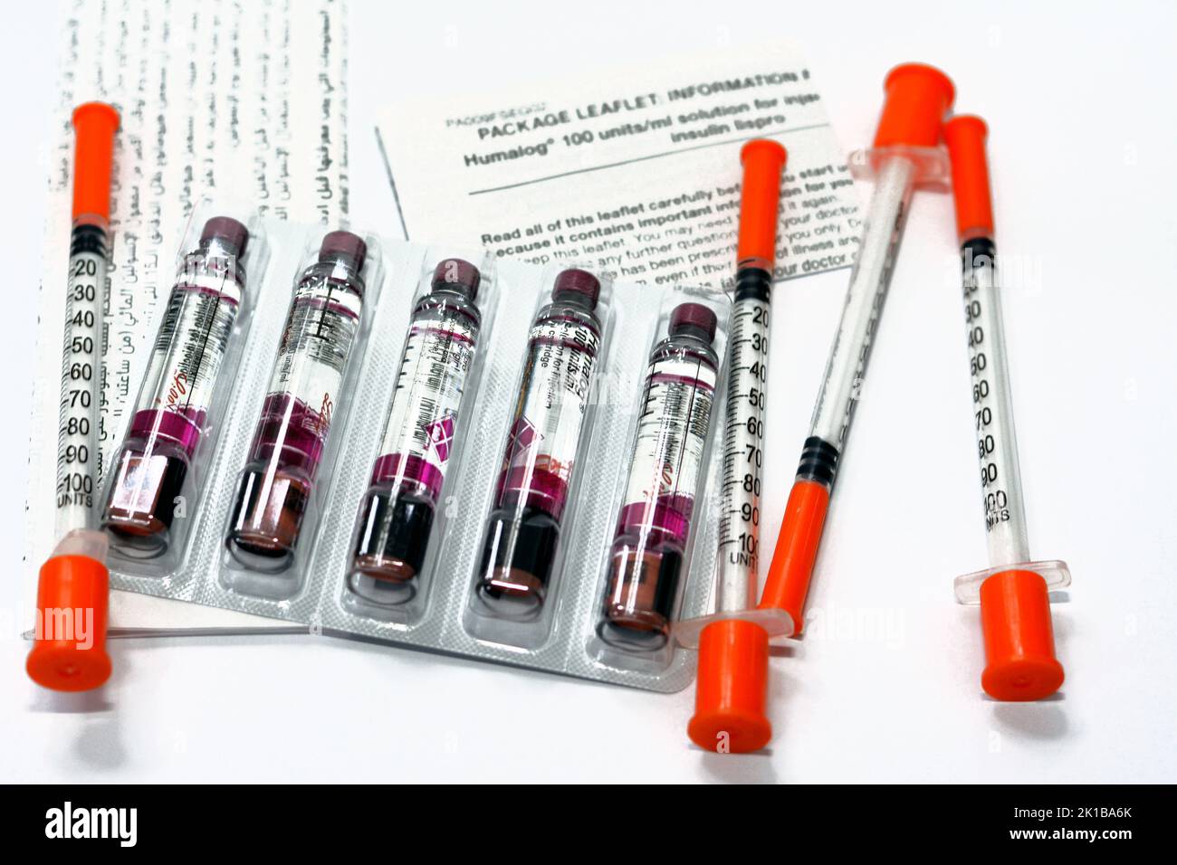 Kairo, Ägypten, September 14 2022: Humalog 100-ml-Lösung zur Injektion in der Kartusche Insulin Lispro zur Behandlung von Diabetes mellitus-Patienten Stockfoto