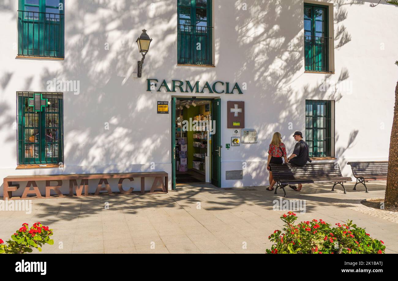 Frigiliana Spanien, Apotheke in weißen spanischen Bergdorf in Andalusien, Provinz Malaga, Spanien Stockfoto