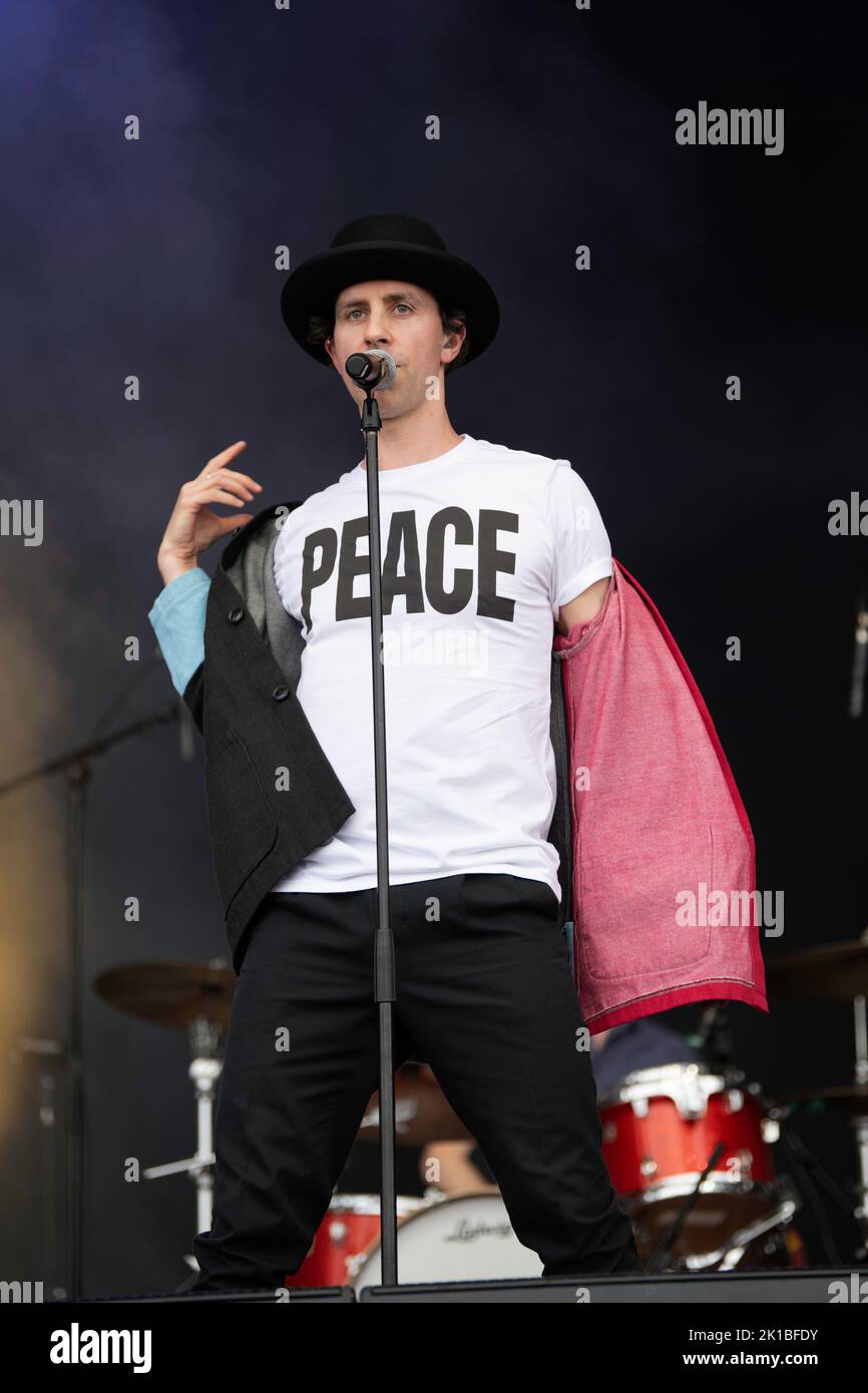 Die britische Rockband Maxïmo Park spielt live beim Tempelhof Sounds Festival in Berlin Stockfoto