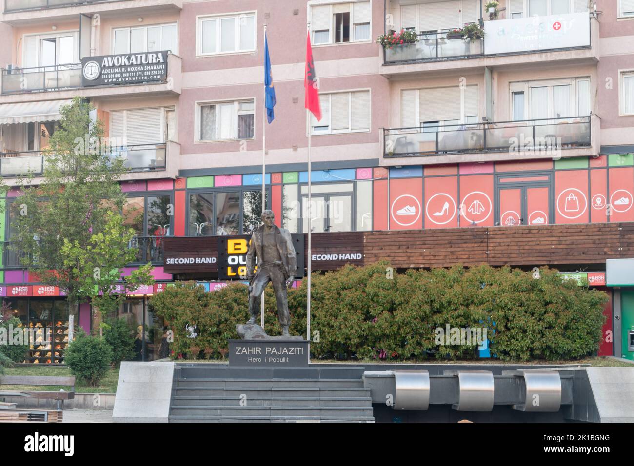 Pristina, Kosovo - 5. Juni 2022: Gedenkstätte des albanischen Kommandanten der Kosovo Befreiungsarmee (UCK), Zahir Pajaziti. Stockfoto