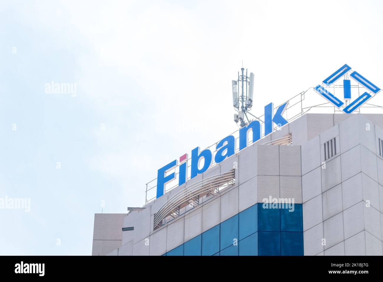 Tirana, Albanien 4. Juni 2022 Logo und Zeichen der First Investment