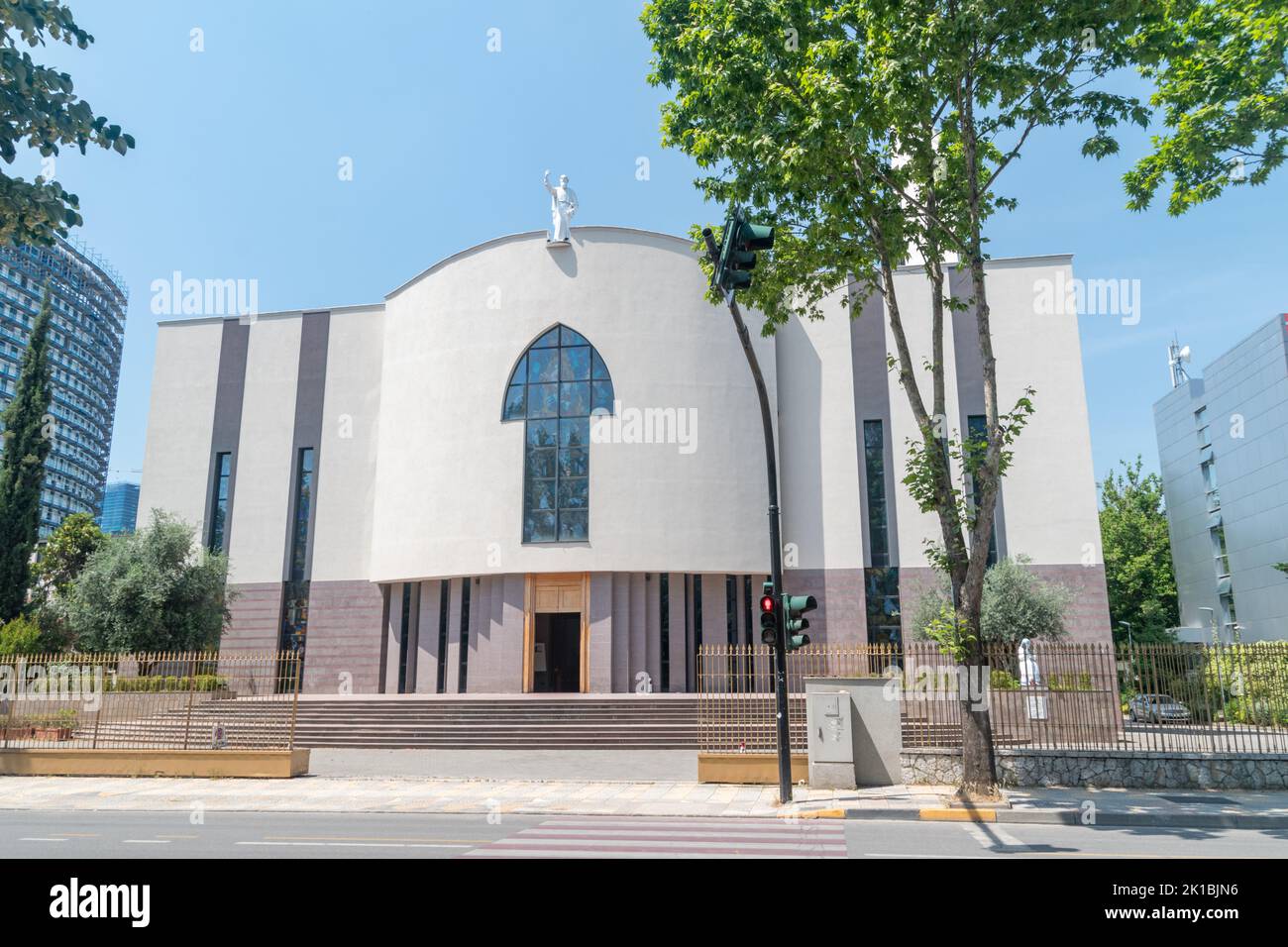 Tirana, Albanien - 4. Juni 2022: St. Paul's Cathedral. Stockfoto