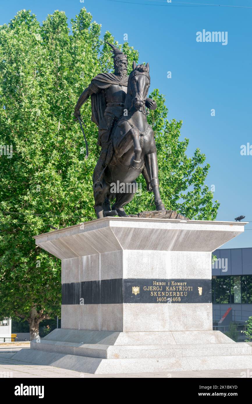 Pristina, Kosovo - 5. Juni 2022: Skanderbeg-Denkmal im Zentrum von Pristina. Stockfoto