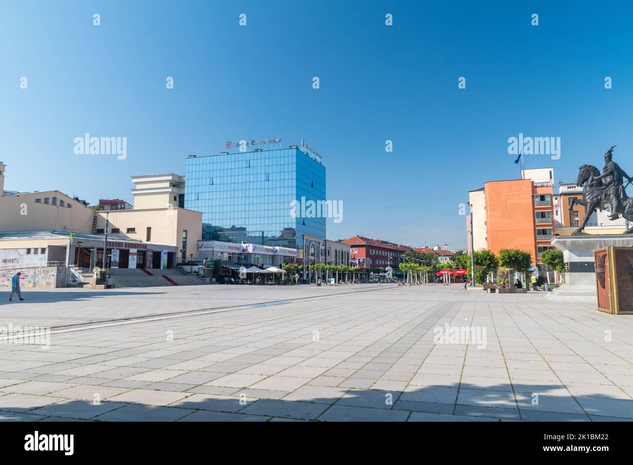 Pristina, Kosovo - 5. Juni 2022: Boulevard der heiligen Mutter Teresa von Kalkutta. Stockfoto