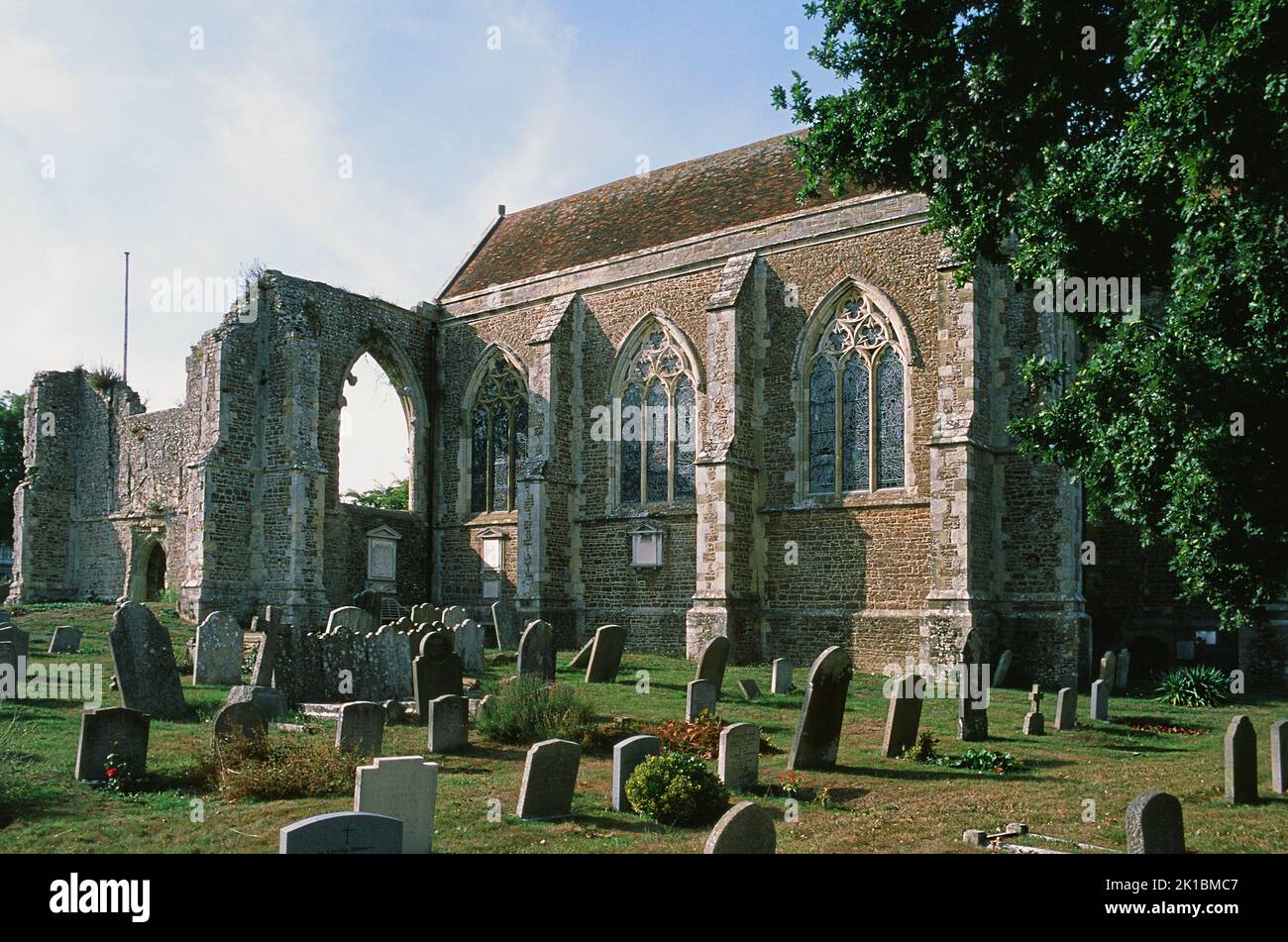 Das Kirchenschiff der alten Kirche des heiligen Thomas des Märtyrers in Winchelsea, East Sussex, Großbritannien Stockfoto